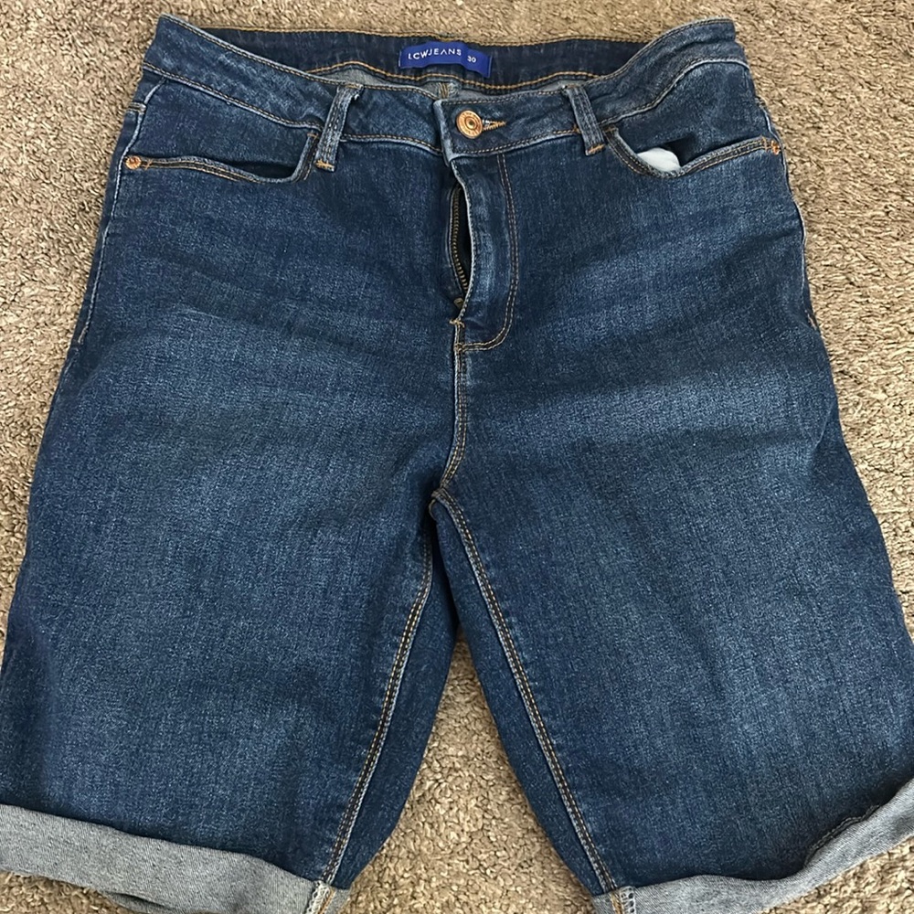 Denim Shorts with pockets (front and back)